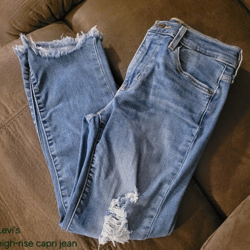 Distressed high-rise Capri jeans